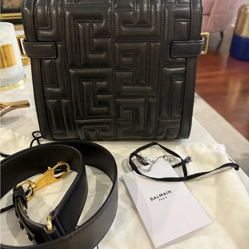 Balmain
B-Buzz 23 leather bag Black and Gold Quilted Shoulder Bag - Picture 9 of 15